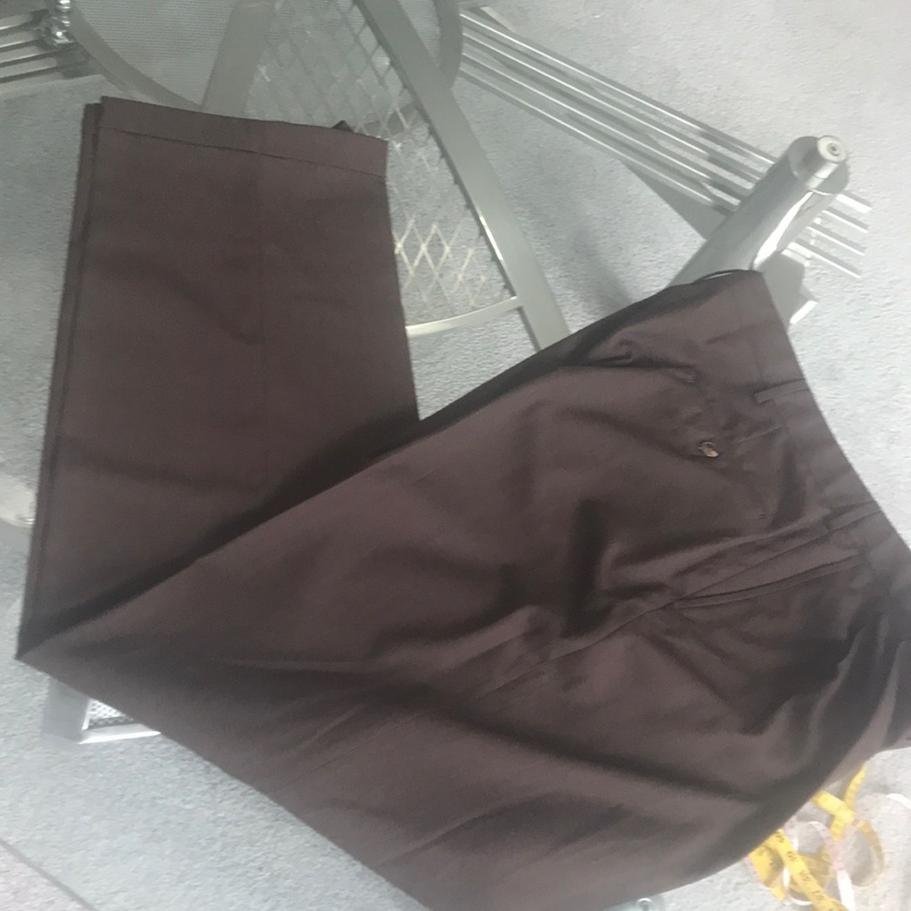 - Roundtree and York. Easy care. 38 x 34 brown